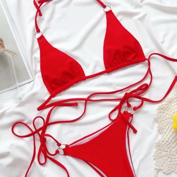 Bikini - Picture 2 of 2